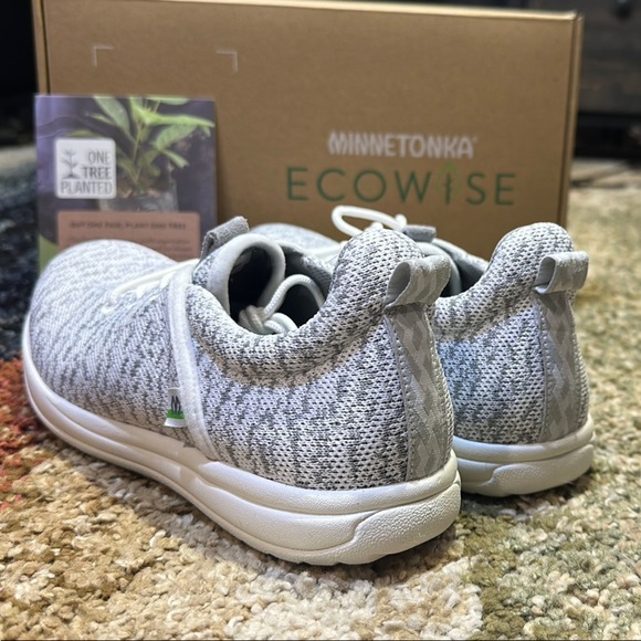 Minnetonka Women’s 7.5 Ecowise White & Grey ♻️ Materials 🌳 Planted NWT NIB - Picture 10 of 16